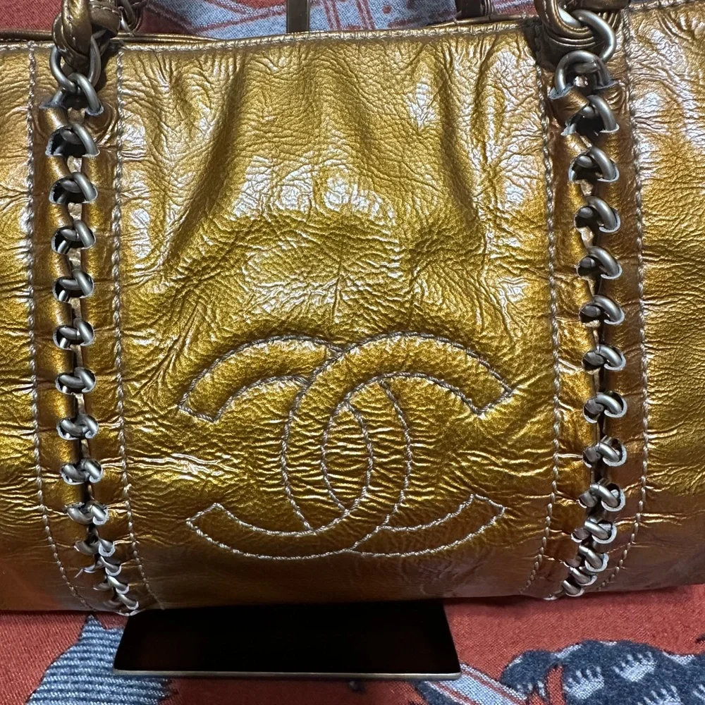 CHANEL ❤️🌟11372068 METTALIC GOLD BOWLING BAG W/ LEATHER LINED INTERIOR⭐️ - Picture 2 of 14